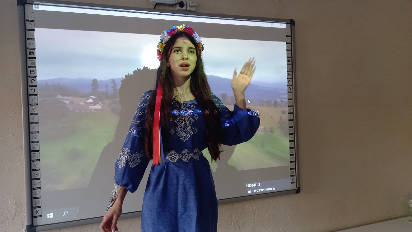 Флешмоб "Єднання з мовою" в рамках Тижня української писемності та мови у КЦПОММ